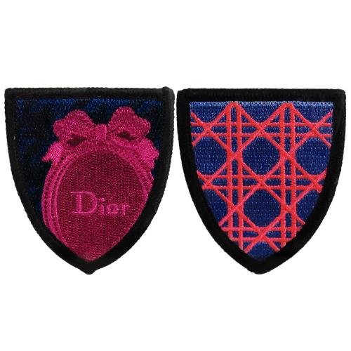 Dior 迪奧 藤格紋徽章別針(Cannage badge)+橢圓Logo徽章別針(Oval badge)