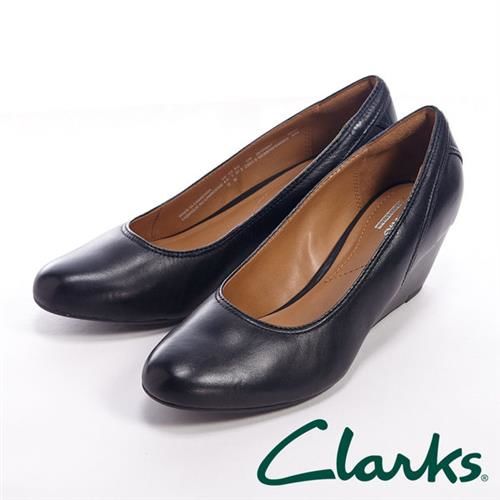 【Clarks】BRIELLE JUNE上班族皮革楔鞋中跟女鞋-黑