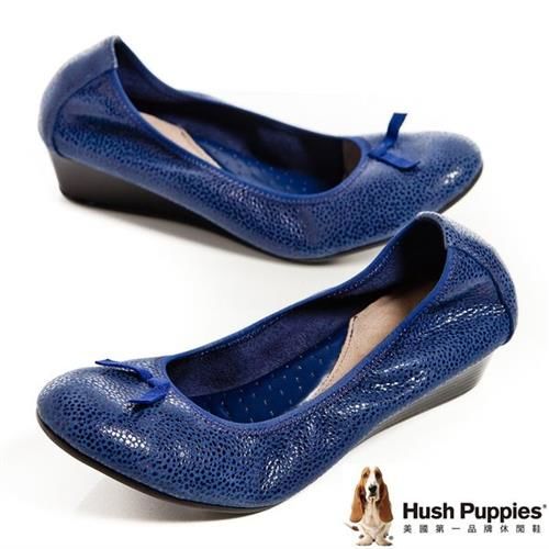 Hush Puppies 蝴蝶結麂皮織帶軟Q楔型低跟女鞋-深藍(另有黃、粉)