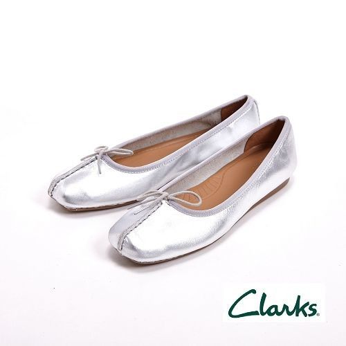 【Clarks】FRECKLE ICE 真皮休閒蝴蝶結平底鞋女鞋-銀(另有棕藍黑橘)