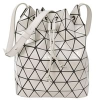 ISSEY MIYAKE 三宅一生BAOBAO LANDER幾何方格亮面水桶包(大/卡其灰)