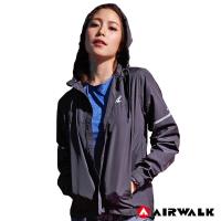 【AIRWALK】女款連帽收納風衣外套-女-黑色