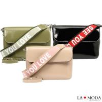 La Moda 質感品味滿分漆皮字母寬帶肩背斜背郵差包(共3色)