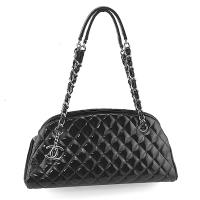 CHANEL 黑色菱格紋漆亮牛皮銀色雙C銀鍊肩背水餃包(展示品)