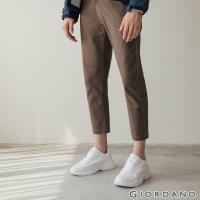 GIORDANO 男裝經典彈力素色休閒長褲-10 卡其