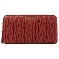 MIU MIU 5ML506 MATELASSE 抓皺羊皮拉鍊長夾.紅