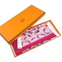 HERMES 桃紅色框羽毛印花粉色底絲質41公分方形絲巾 (展示品)