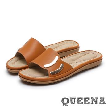 【QUEENA】簡約百搭金屬飾件造型平底拖鞋 棕