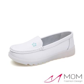 【MOM】真皮舒適寬楦愛心小花軟底白色護士鞋 A款藍色小花