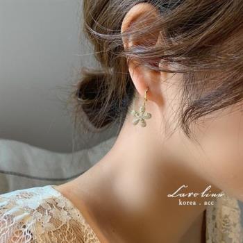 《Caroline》韓國熱賣滿鑽花朵渡假風造型時尚 高雅大方設計 耳環72875