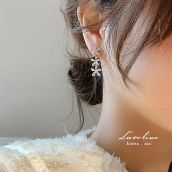《Caroline》韓國熱賣氣質款花朵造型時尚 高雅大方設計 耳環72876