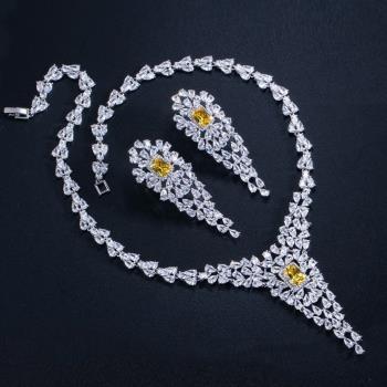 【Jpqueen】華麗麻花水鑽鏤空高貴婚宴耳環項鍊組(白色)