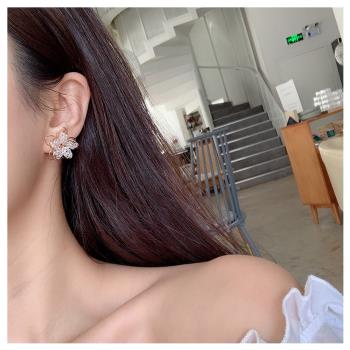 梨花HaNA 耳針/耳夾款韓國手工鏤刻金線．水晶串花朵耳環