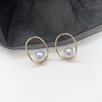 《Caroline》韓國熱賣耳環簡約不規則珍珠高級感幾何純銀針耳飾73029