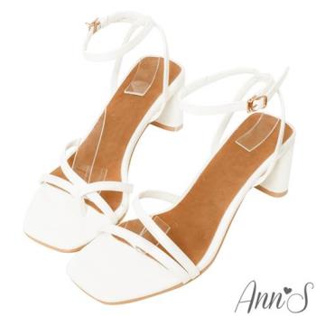Ann’S一雙不對稱設計的方頭粗跟涼鞋-白(版型偏小)