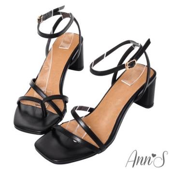 Ann’S一雙不對稱設計的方頭粗跟涼鞋-黑(版型偏小)