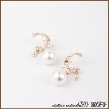 『坂井．亞希子』925銀針透明的花冰晶C型垂墜珍珠造型耳環