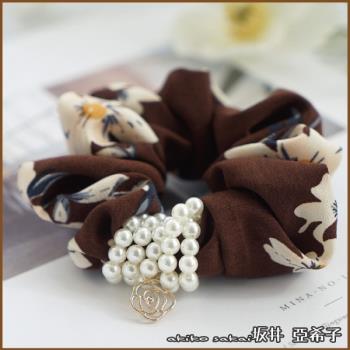 『坂井．亞希子』時尚氣質珍珠纏繞碎花布藝髮圈