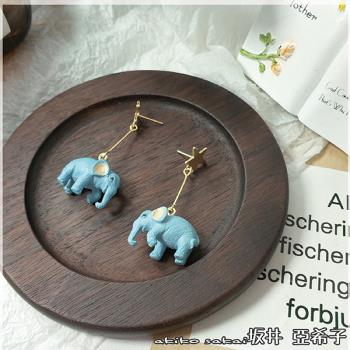 『坂井．亞希子』童趣風格藍色大象星星耳環