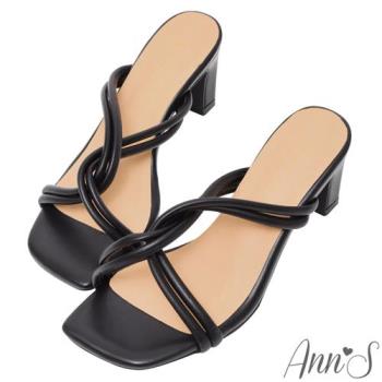Ann’S視覺瘦身X曲線-扁粗跟方頭涼拖鞋7cm-黑(版型偏小)