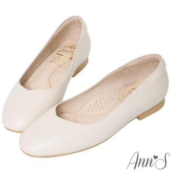 Ann’S奶奶鞋-V型小羊皮真皮方頭平底鞋-米白