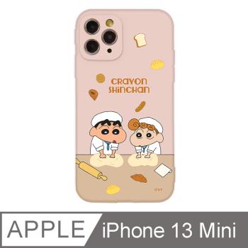iPhone 13 Mini 5.4吋 蠟筆小新動起來系列全包抗污iPhone手機殼 揉麵包 淡粉色