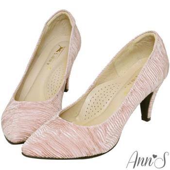 Ann’S襯托氣質-特殊緞面皺褶尖頭高跟鞋-粉(版型偏小)