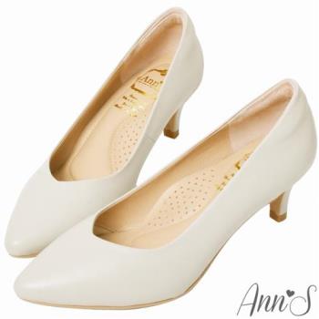 Ann’S舒適療癒系低跟版-V型美腿綿羊皮尖頭跟鞋-米白(版型偏小)
