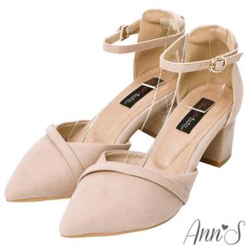 Ann’S柔美心動-絨面造型斜帶顯瘦繞踝寬楦尖頭鞋5.5cm-粉杏