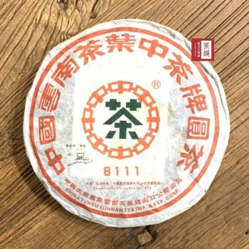 【茶韻】普洱茶 2006年中茶8111大藍印鐵餅380g生茶(附茶樣10g.收藏盒.茶刀x1)