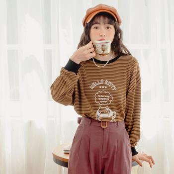 【OB 嚴選】KITTY拿鐵咖啡系列復古條紋高彈力磨毛微澎袖上衣 《KB1411》