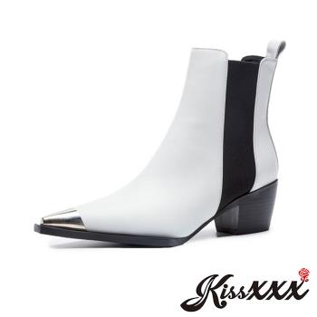 【KissXXX】短靴 切爾西短靴/尖頭設計感V型防水台金屬拼接粗跟切爾西短靴(白)