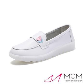 【MOM】休閒鞋 護士鞋/真皮舒適軟底雙色愛心休閒鞋 護士鞋 白