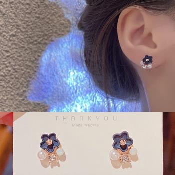 【Emi艾迷】甜美可愛藍色小花珍珠點鑽925銀針耳環