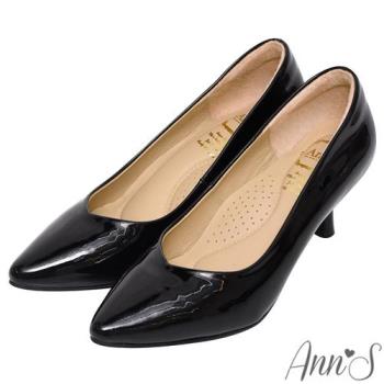 Ann’S舒適療癒系低跟版-V型美腿羊漆皮尖頭跟鞋6cm-黑
