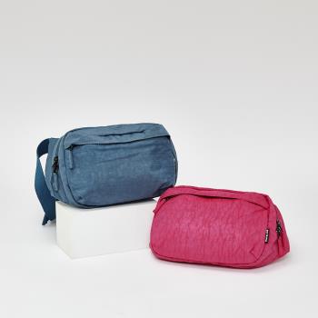 TRAVEL FOX 包包 皺皺防潑水布 輕量休閒腰斜背包- 水藍 桃紅 二色可選