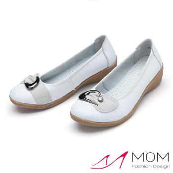 【MOM】跟鞋 坡跟鞋/真皮燙鑽時尚月牙釦造型坡跟鞋 白