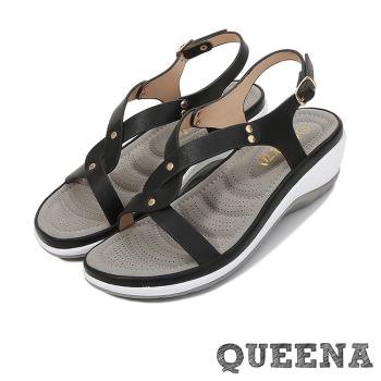 【QUEENA】涼鞋 坡跟涼鞋/極簡金屬鉚釘交叉造型百搭厚底坡跟涼鞋 黑