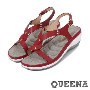 【QUEENA】涼鞋 坡跟涼鞋/極簡金屬鉚釘交叉造型百搭厚底坡跟涼鞋 紅