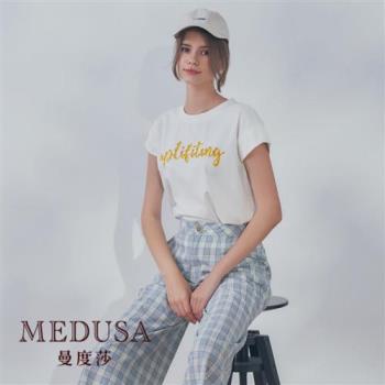 現貨【MEDUSA 曼度莎】活力 Uplifting 草寫英文T恤（M-XL）｜女上衣 女短袖上衣 女T恤