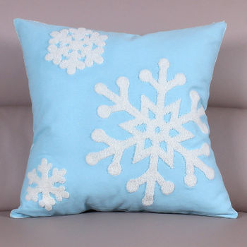 【協貿】時尚百搭聖誕節禮物毛巾繡刺藍底雪花方形抱枕含芯