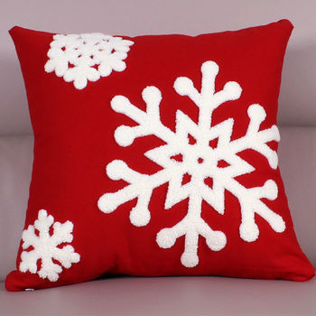 【協貿】時尚百搭聖誕節禮物毛巾繡刺紅底雪花方形抱枕含芯