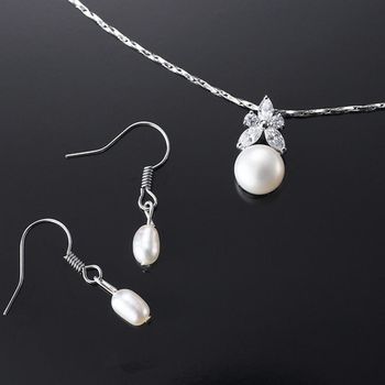 (小樂珠寶) 渾圓珍珠，晶瑩剔透的質感，精心設計的造型--頂級天然珍珠項鍊多件式套組