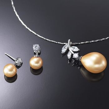 (小樂珠寶) 各式寶石由金工師傅採高級珠寶夾鑲式製作而成---全美正圓3A南洋深海貝珍珠多件套組
