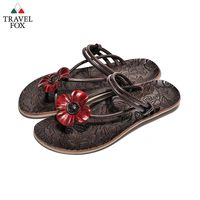 Travel Fox(女) - 俏皮花朵 牛皮三角式裸背旅狐夾腳拖鞋 - 小花紅