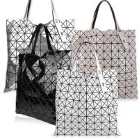 ISSEY MIYAKE 三宅一生BAOBAO幾何方格10x10亮面肩背包(多色選)