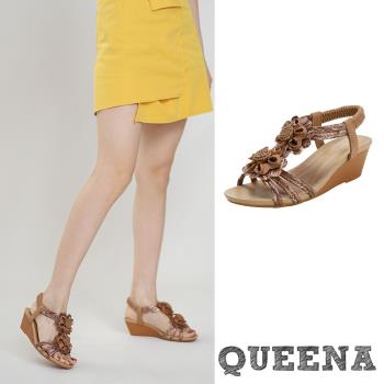 【QUEENA】涼鞋 坡跟涼鞋/波西米亞民族風立體花朵金屬亮皮線條坡跟涼鞋 棕