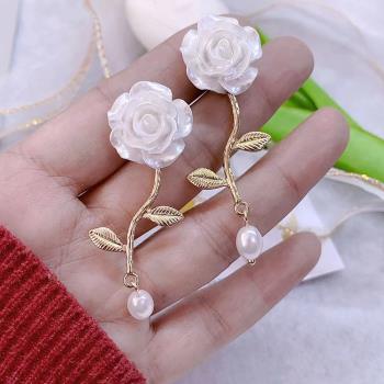 Jpqueen 法式純白玫瑰韓風長款耳環(金色)
