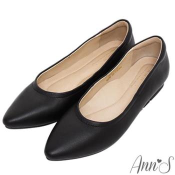 Ann’S舒適選擇-素面真皮小羊皮隱形坡跟尖頭包鞋-黑