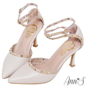 Ann’S高訂綿羊皮-性感繞踝 鉚釘細跟高跟尖頭鞋8.5cm-米白